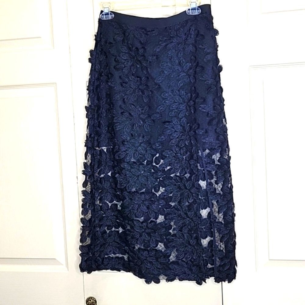 TOPSHOP Black Applique Skirt Size 6 NWT
